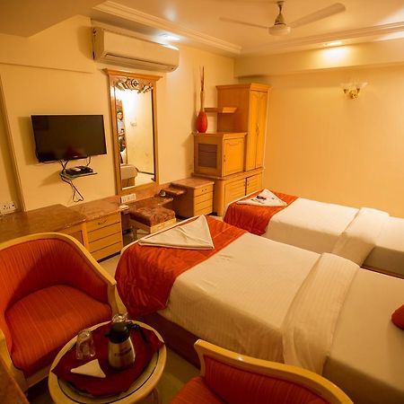 โฮเต็ล แอสช์วิน Hotel มุมไบ ภายนอก รูปภาพ